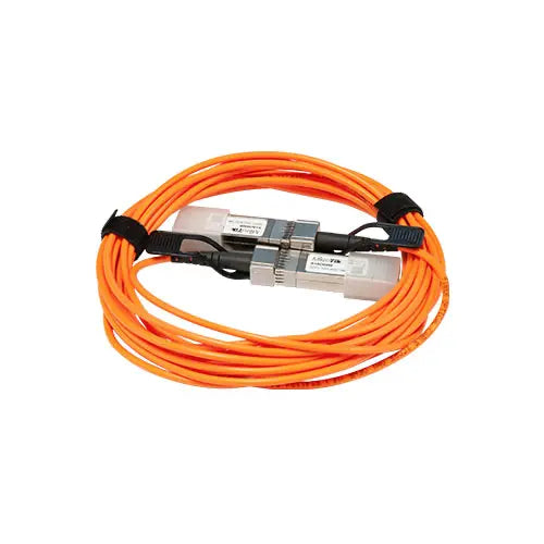 Cable óptico activo SFP+ 10G de 5 m. Solución flexible y liviana para interconexión de switches, routers y servidores.