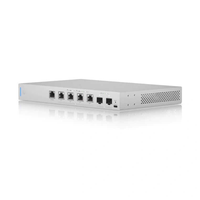 UniFi SWITCH 170W 6-Port PoE++ 4x 1/2.5/5/10 GbE, 2x 10G SFP+, 120 Gbps Switching Capacity