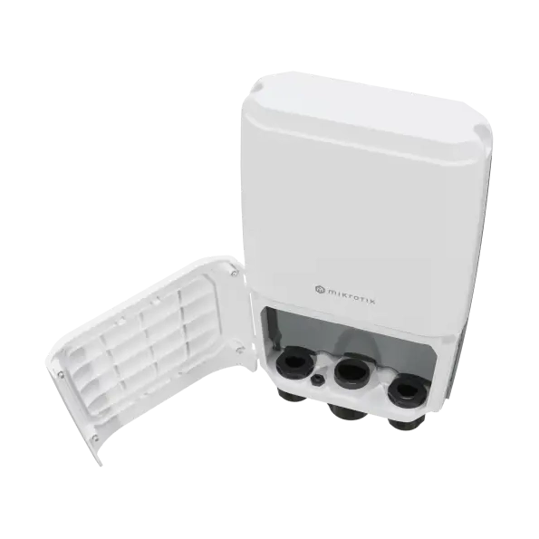 Switch 100G outdoor con 4 puertos QSFP28, RouterOS, gabinete IP66, PoE injector y PSU. Diseñado para enlaces troncales en exteriores.