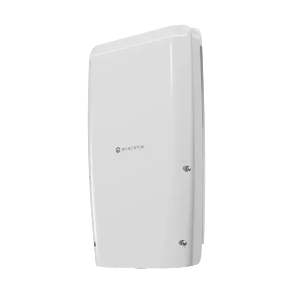 Switch 100G outdoor con 4 puertos QSFP28, RouterOS, gabinete IP66, PoE injector y PSU. Diseñado para enlaces troncales en exteriores.