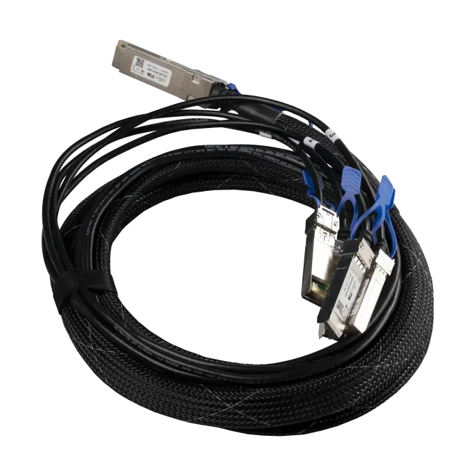 Cable breakout QSFP28 a 4x SFP28, longitud 3 m, para conectar puertos 100G a cuatro enlaces 25G. Ideal en switches y servidores.