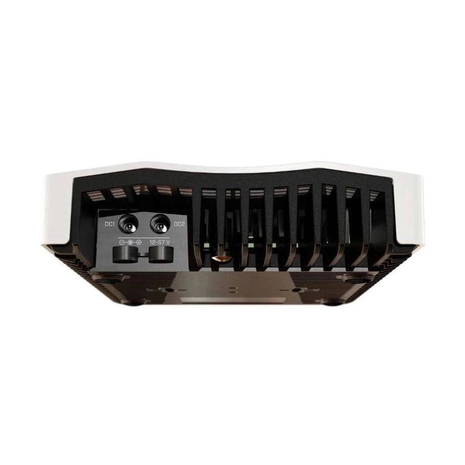 Switch compacto con 4 puertos RJ45 10G y 1 puerto Gigabit de gestión, RouterOS/SwOS, fuente y montaje DIN. Ideal para redes multigigabit.