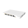 Switch Cloud Router 24 puertos Gigabit PoE-out y 4 SFP+ 10G, RouterOS/SwOS, fuente 500W y montaje rack 1U para redes empresariales.