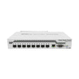 Switch/router compacto con 8 SFP+ 10G y 1 Gigabit, CPU dual core, RouterOS/SwOS y rack ears. Agregación 10G eficiente.