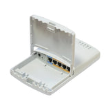 PowerBox outdoor con 5 puertos Ethernet y salida PoE en 4 puertos. RouterOS L4, carcasa exterior y fuente incluida para alimentar equipos en terreno.