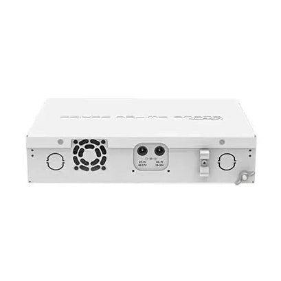 Switch/router PoE con 8 Gigabit PoE-out, 4 SFP y RouterOS L5. Permite alimentar AP, cámaras o CPE y gestionar redes cobre/fibra.
