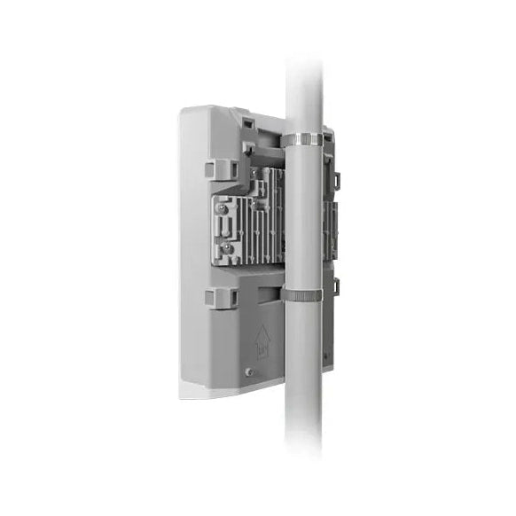 netFiber 9 outdoor con 4 SFP+ 10G, 5 SFP 1G y 1 Gigabit PoE-in, RouterOS L5, fuente y PoE. Agregación de fibra en exterior.