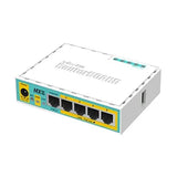 hEX PoE lite con 5 puertos LAN, 4 salidas PoE, USB y RouterOS L4. Solución compacta para alimentar y gestionar equipos de red.