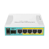 hEX PoE con 5 puertos Gigabit, 4 salidas PoE, SFP, USB y RouterOS L4. Router compacto para alimentar AP, cámaras y equipos de red.