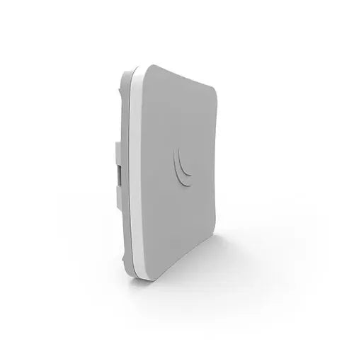 SXTsq 5 High Power outdoor con antena 5GHz, RouterOS y PoE. Equipo compacto para enlaces inalámbricos de mayor alcance.
