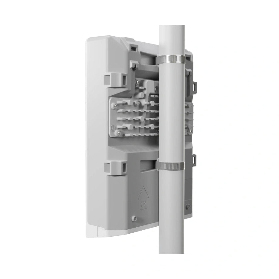 netPower 16P outdoor con 16 Gigabit PoE-out y 2 SFP+ 10G, RouterOS/SwOS. Ideal para alimentar equipos en redes exteriores.