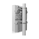 netPower 16P outdoor con 16 Gigabit PoE-out y 2 SFP+ 10G, RouterOS/SwOS. Ideal para alimentar equipos en redes exteriores.