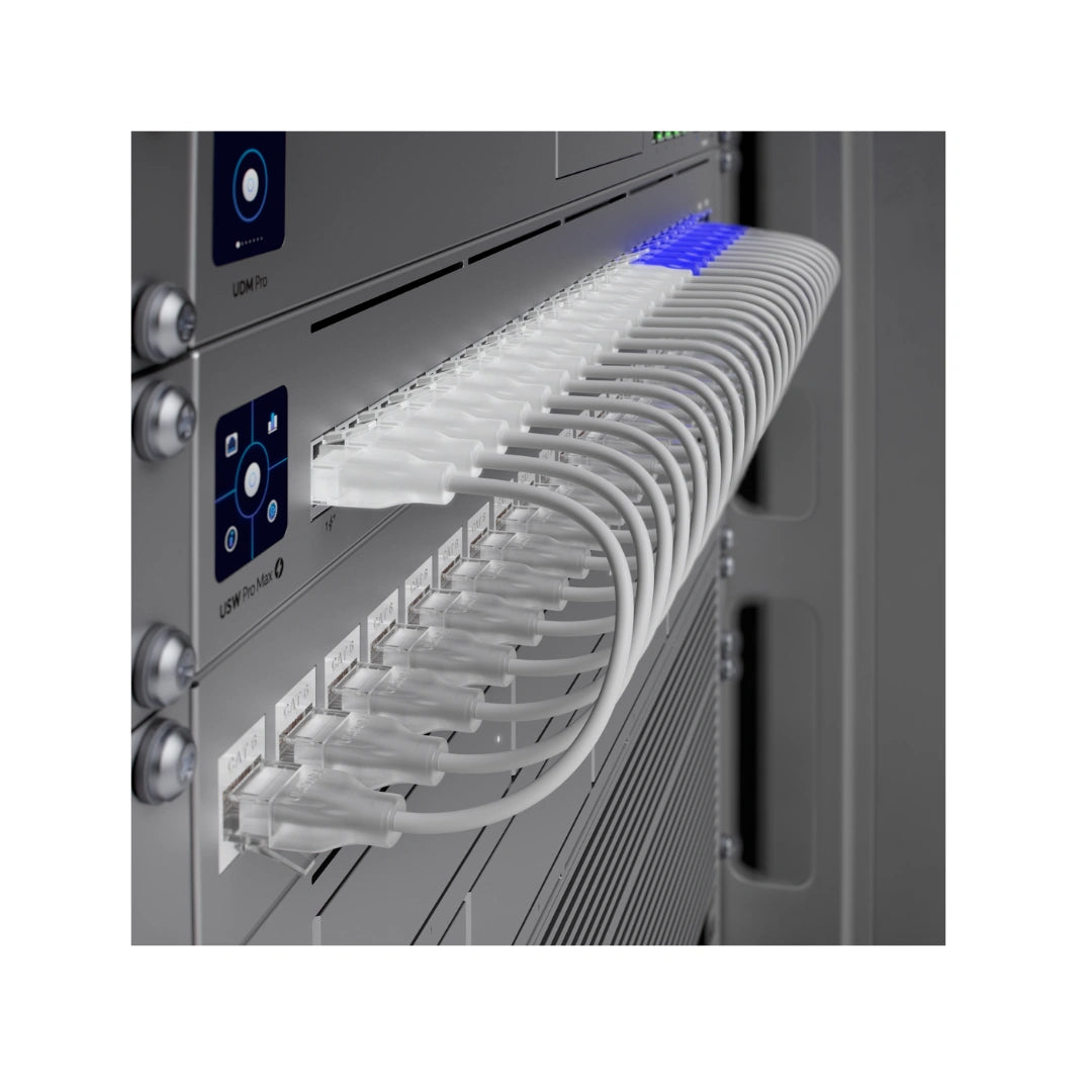 UniFi SWITCH 550W 24Ports: (8) 2.5 GbE PoE++(8)GbE PoE++ (8)PoE+(2)SFP+-10GbE L2/L3 Req: Cable Server 3200