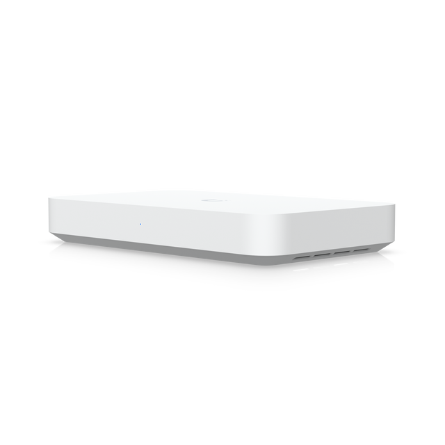 UniFi Advance Hosting 6 WAN ports (10G SFP+ + 10G RJ45 + 2.5G RJ45) 5?Gbps IPS/IDS, PoE+ 30W, quad-core ARM 2.2?GHz, 2?GB RAM, VPN/SD-WAN - Gestion y Equipos (G&E)