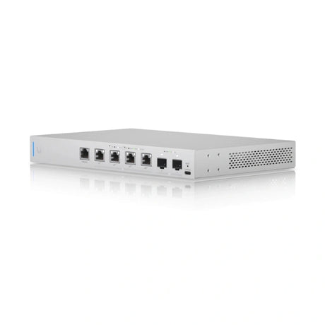 UniFi SWITCH 170W 6-Port PoE++ 4x 1/2.5/5/10 GbE, 2x 10G SFP+, 120 Gbps Switching Capacity