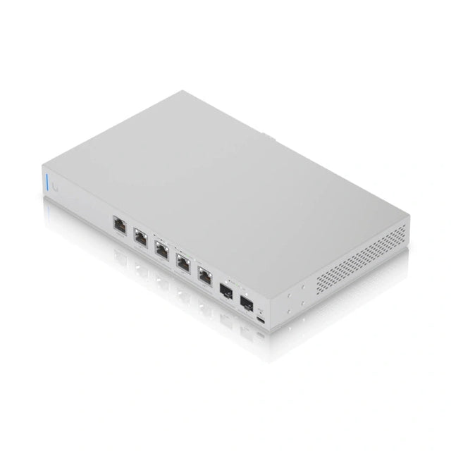 UniFi SWITCH 170W 6-Port PoE++ 4x 1/2.5/5/10 GbE, 2x 10G SFP+, 120 Gbps Switching Capacity