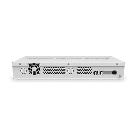 Switch/router desktop con 24 puertos Gigabit, 1 SFP y RouterOS. Ideal para switching gestionado y funciones de routing en pymes.