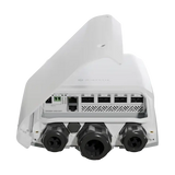 Switch 100G outdoor con 4 puertos QSFP28, RouterOS, gabinete IP66, PoE injector y PSU. Diseñado para enlaces troncales en exteriores.