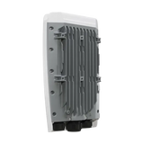 Switch 100G outdoor con 4 puertos QSFP28, RouterOS, gabinete IP66, PoE injector y PSU. Diseñado para enlaces troncales en exteriores.