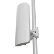 mANTBox ax 15s outdoor dual band Wi-Fi 6 con antena sectorial integrada, SFP 2.5G, Gigabit, USB y RouterOS L4 para cobertura sectorial. - Gestion y Equipos (G&E)