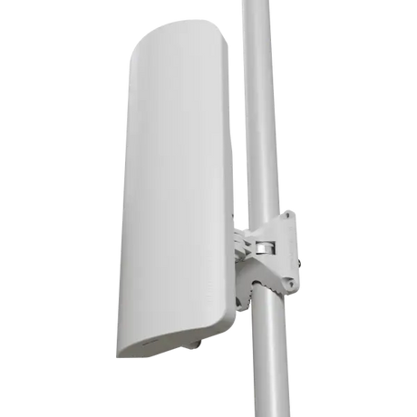 mANTBox ax 15s outdoor dual band Wi-Fi 6 con antena sectorial integrada, SFP 2.5G, Gigabit, USB y RouterOS L4 para cobertura sectorial. - Gestion y Equipos (G&E)