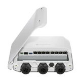 Router RB5009UPr outdoor con 7 Gigabit PoE, 1 puerto 2.5G PoE, SFP+ 10G, gabinete IP66 y RouterOS L5. Solución exterior robusta.